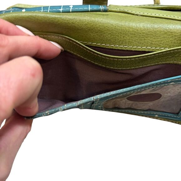 Ladies Fossil Green Leather Bifold Wallet - Picture 4 of 13